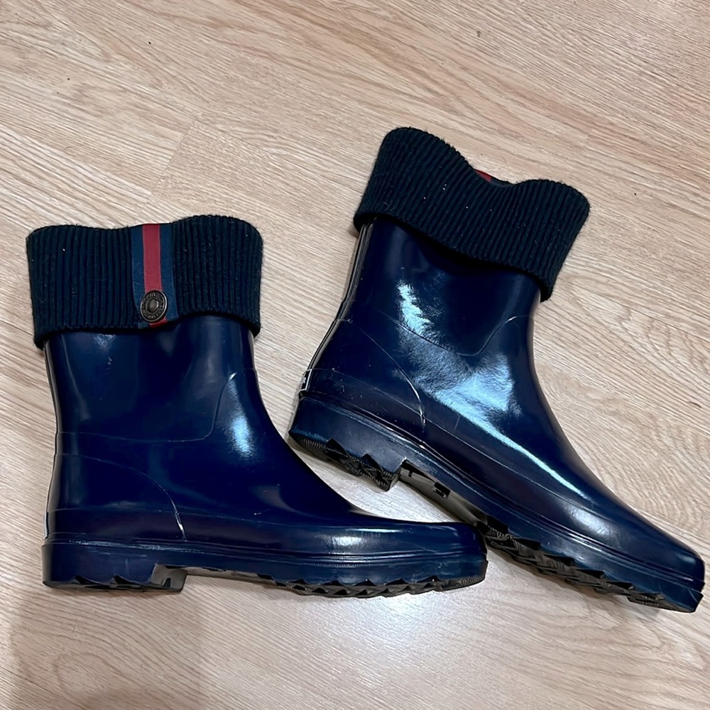 Women’s Tommy Hilfiger Navy Blue Rain Boots (size 10)